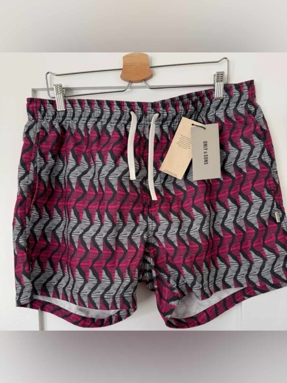 Only & Sons Swim Shorts XXL BNWT Fuchsia Black Pattern Summer Beach Swim Trunks